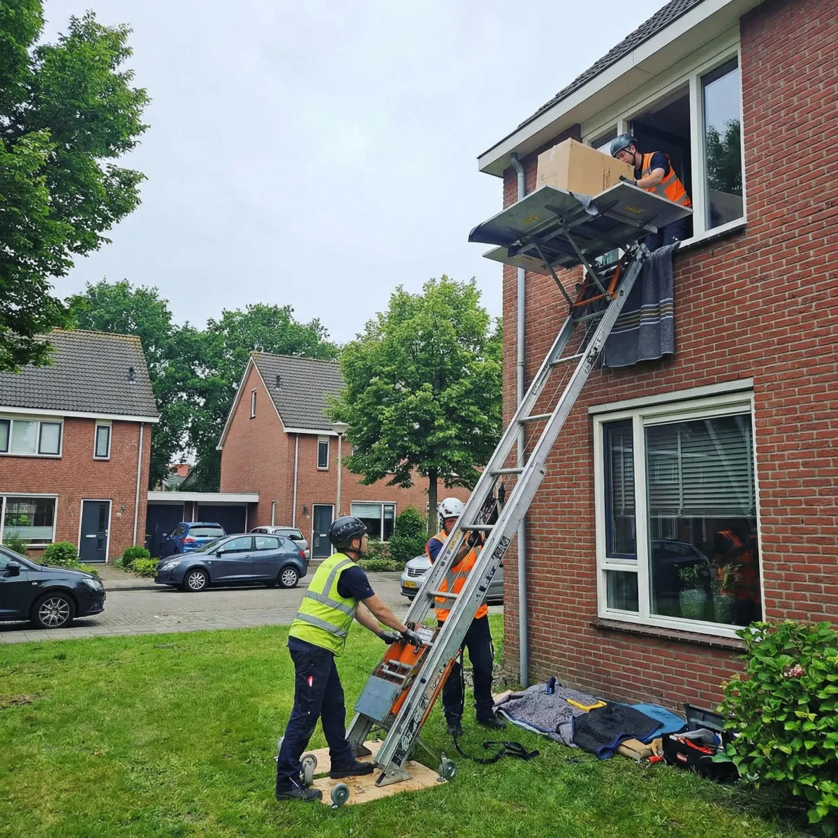 GEDA opbouwlift ingezet bij kantoorverhuizing via binnenplaats